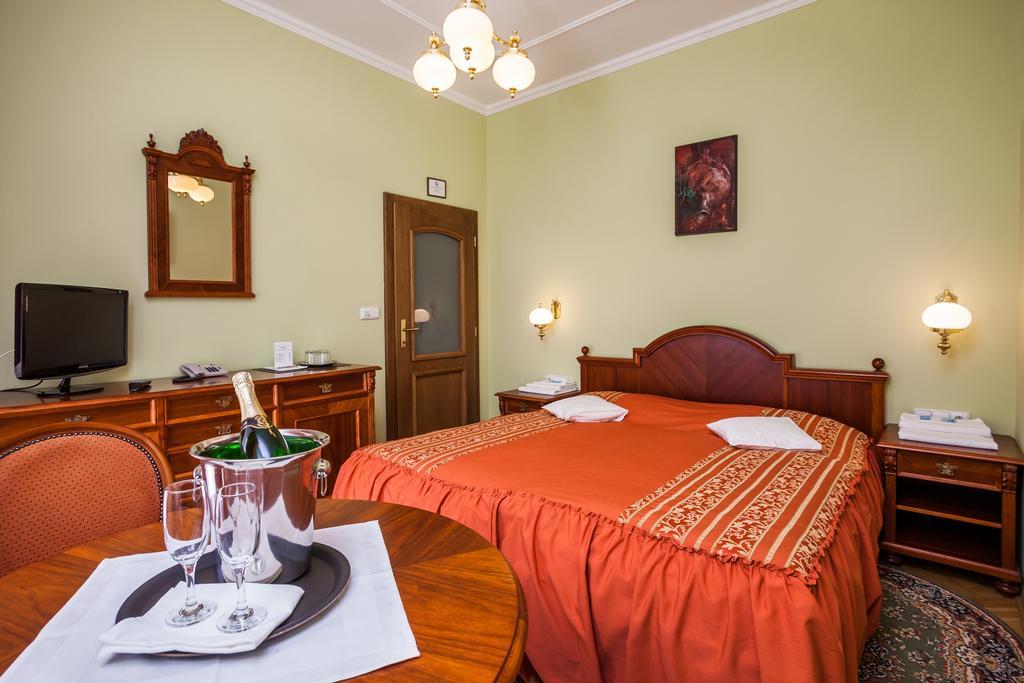 Hotel Jelinkova Vila Velké Meziříčí الغرفة الصورة