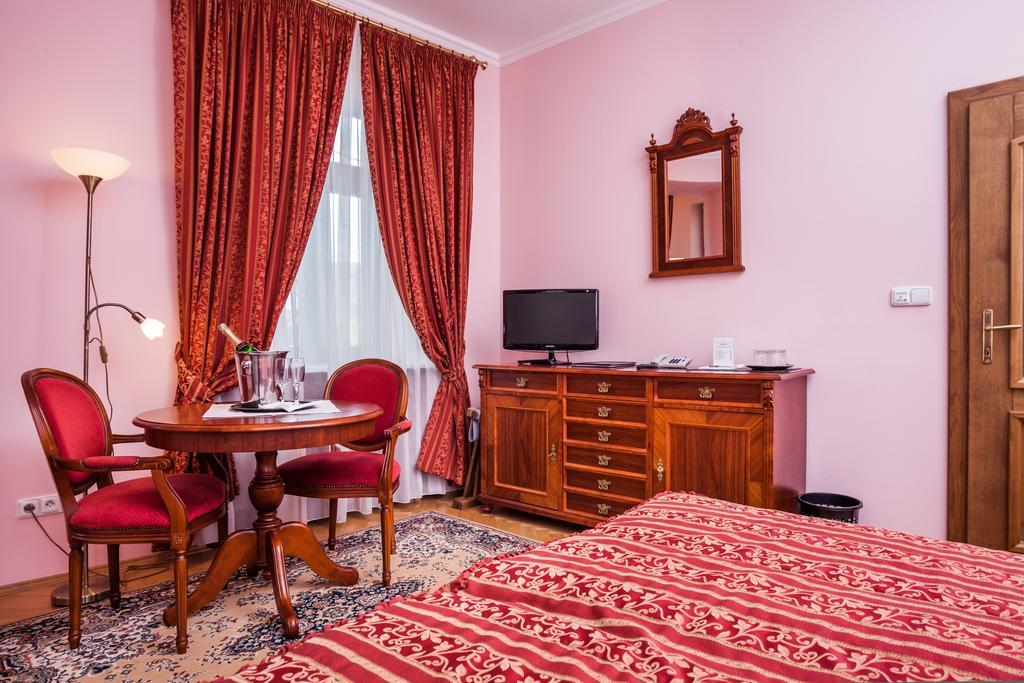 Hotel Jelinkova Vila Velké Meziříčí الغرفة الصورة
